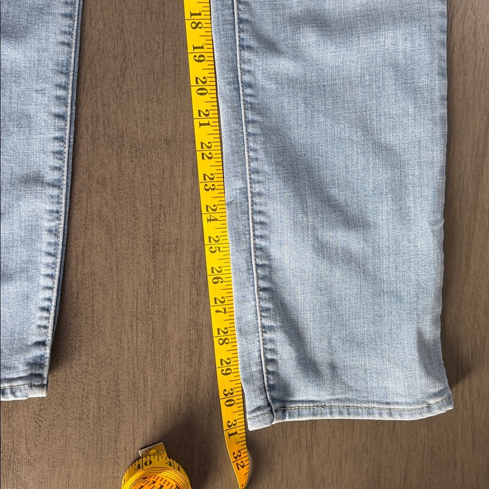 Levi’s Classic Straight Jeans Women’s Size 8 Light Wash - Picture 8 of 11